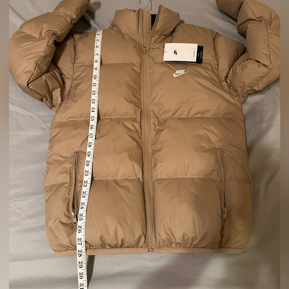 Nike Sportswear Club Men's/Women Therma-FIT Down Puffer Jacket Taupe.Size XS NWT - Picture 15 of 15